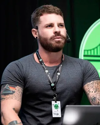 Felipe Fialho palestrando em uma conferência